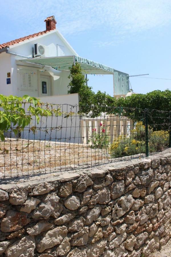 Apartmani Vinko Bol Exterior photo