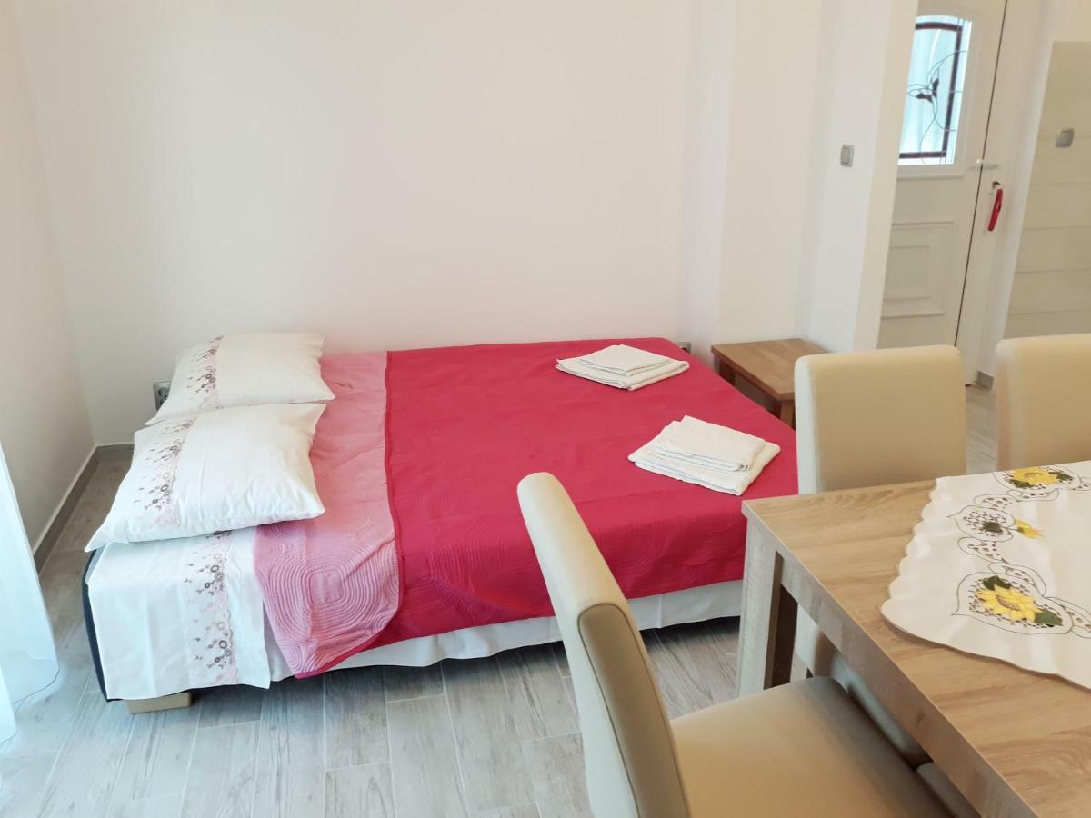 Apartmani Vinko Bol Exterior photo
