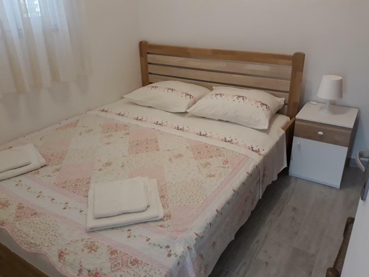 Apartmani Vinko Bol Exterior photo